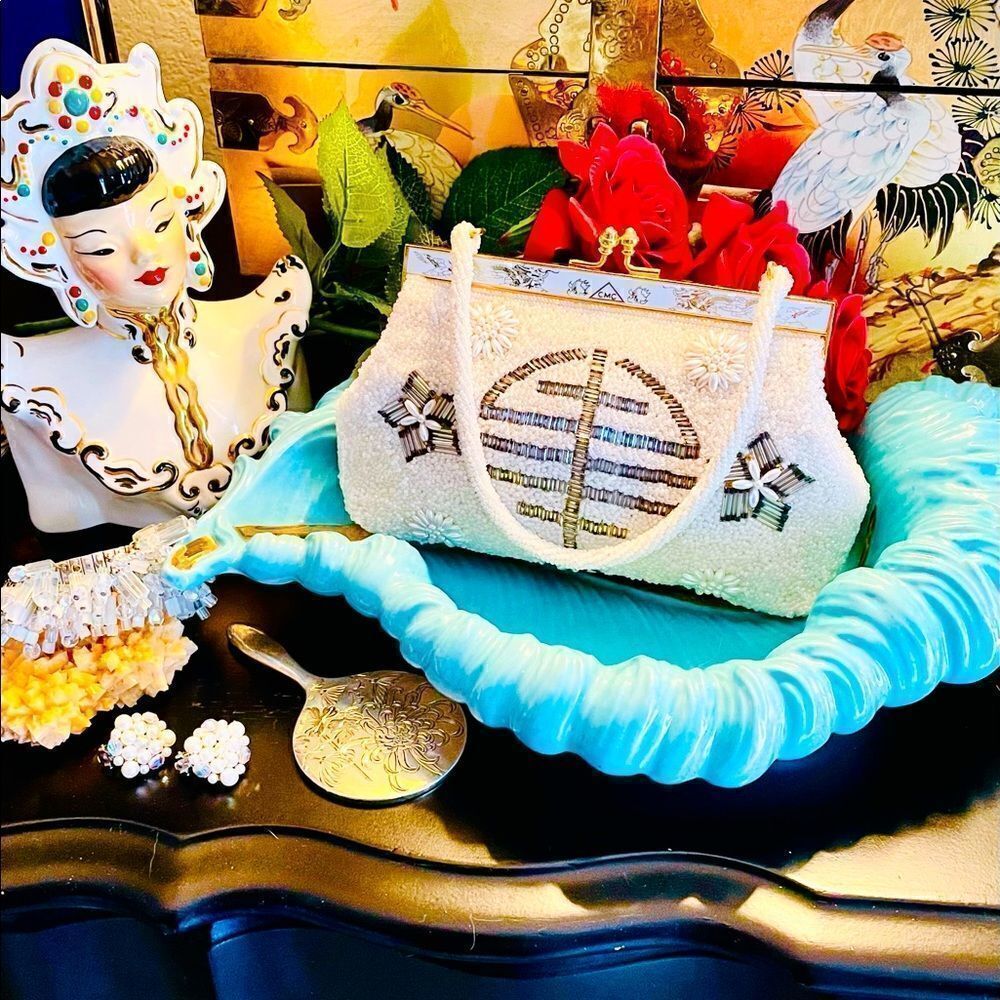 ♥️ What Would May Wong Do? RARE Chinese 1960s heavily beaded evening clutch